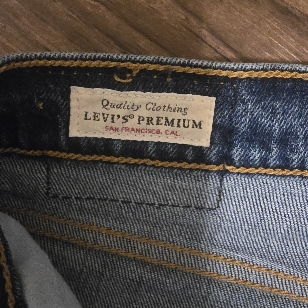 Levi's Classic Wedgie Straight Leg Jeans - Picture 3 of 5